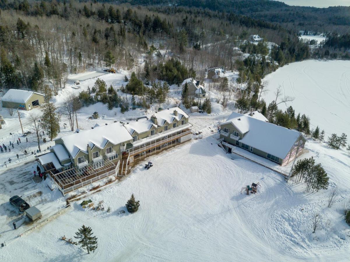 Pourvoirie Du Lac Blanc Saint-Alexis-des-Monts Exteriör bild