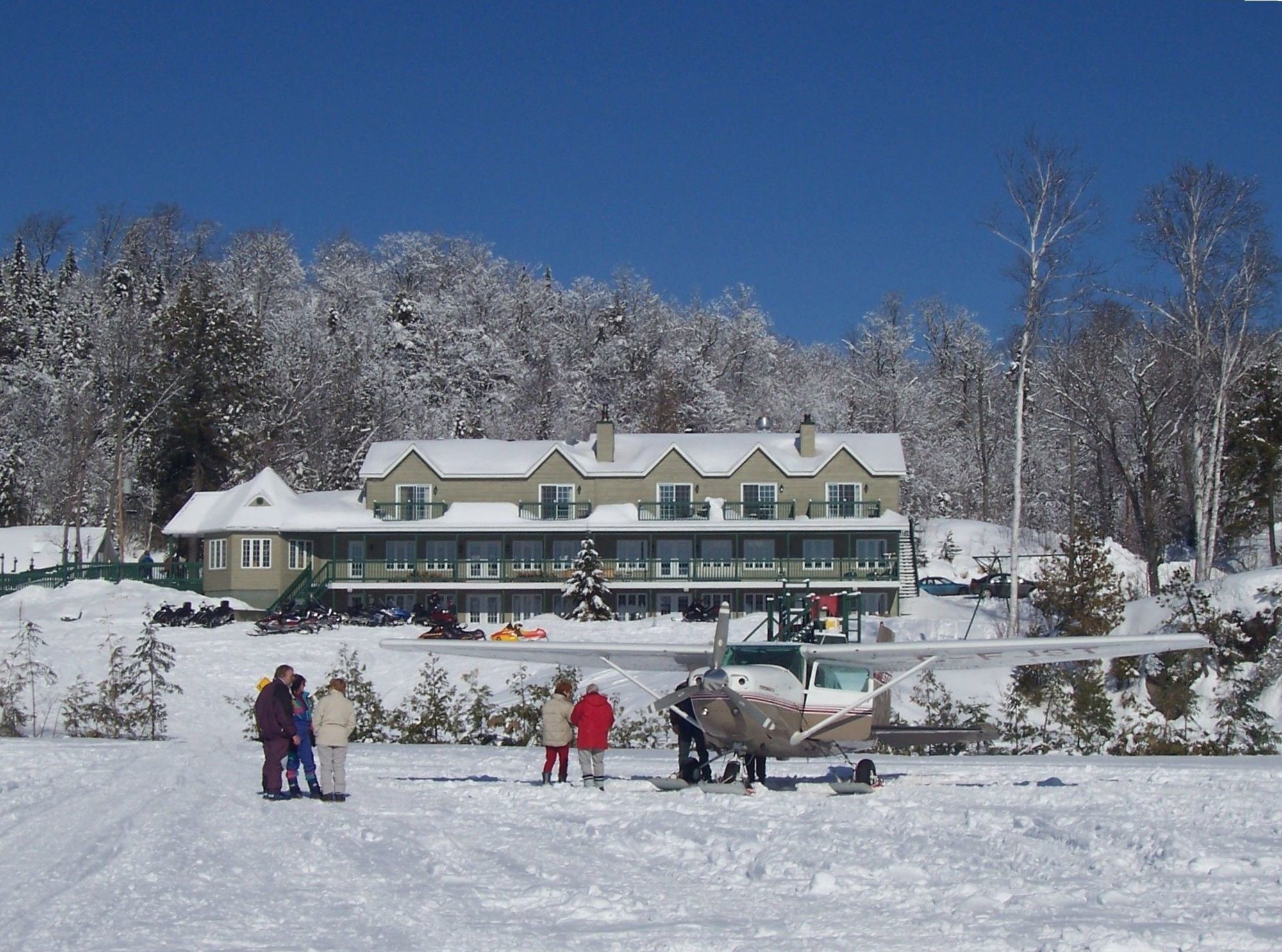 Pourvoirie Du Lac Blanc Saint-Alexis-des-Monts Exteriör bild