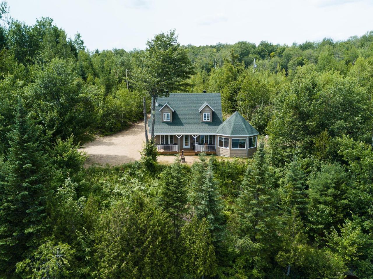 Pourvoirie Du Lac Blanc Saint-Alexis-des-Monts Exteriör bild